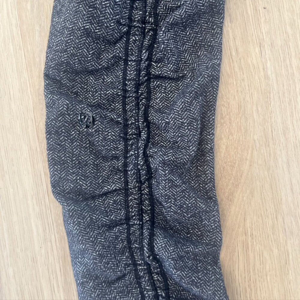 Lululemon Wunder Under Gray and Black Leg Stirrup Leggings Sz 6 - Picture 6 of 10
